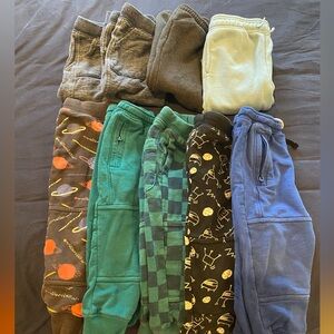 2T boys joggers, mostly Hanna Andersson